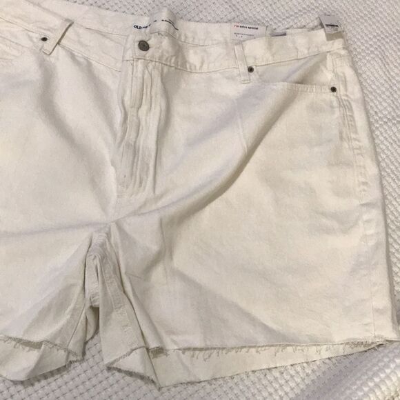 NWT- Old Navy- 26 & 28+. Slouchy Straight Short - Picture 4 of 8